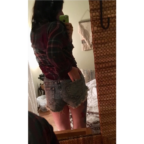 Vibrant High rise cut off Jean Shorts size S - Picture 3 of 5